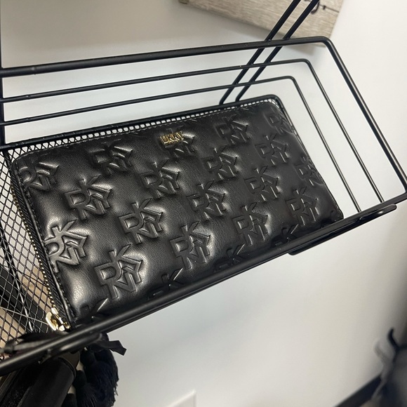 NWT DKNY LOGO WALLET - Picture 4 of 12